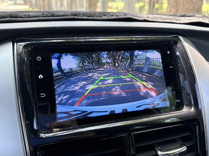 售高規 2019 Toyota yaris 豪華版 里程僅跑9萬 全車原鈑件IKEY摸門 恆溫空調 全車7 氣囊