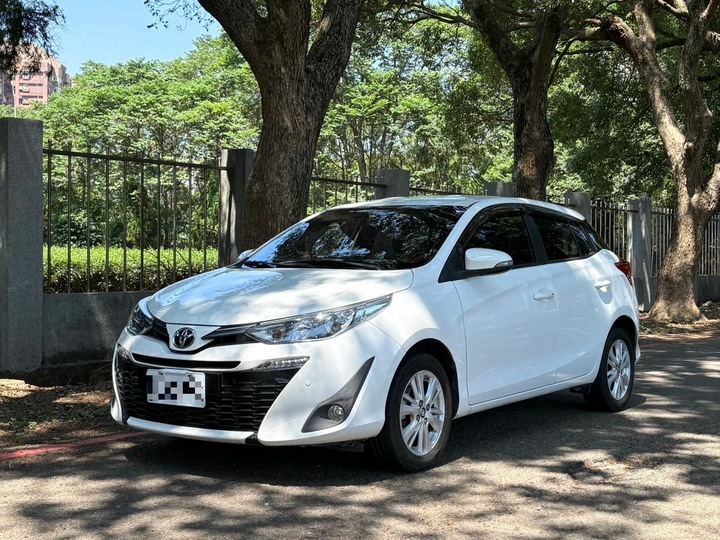 售高規 2019 Toyota yaris 豪華版 里程僅跑9萬 全車原鈑件IKEY摸門 恆溫空調 全車7 氣囊