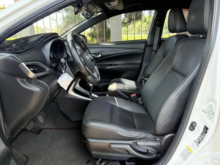 售高規 2019 Toyota yaris 豪華版 里程僅跑9萬 全車原鈑件IKEY摸門 恆溫空調 全車7 氣囊