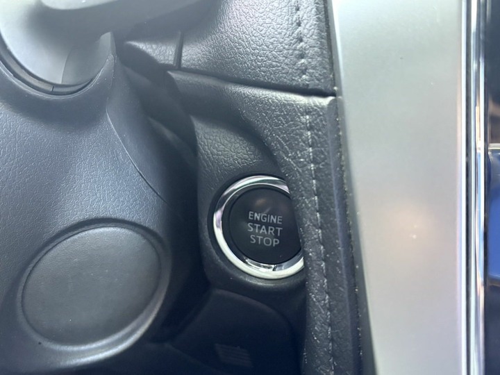 售高規 2019 Toyota yaris 豪華版 里程僅跑9萬 全車原鈑件IKEY摸門 恆溫空調 全車7 氣囊