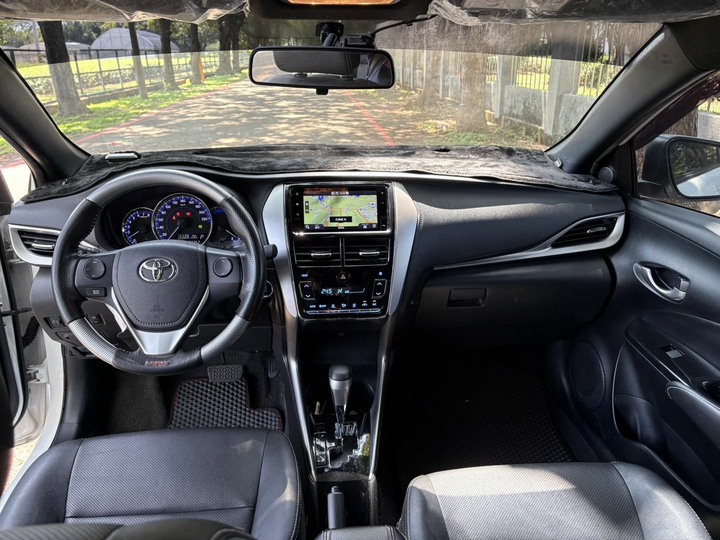 售高規 2019 Toyota yaris 豪華版 里程僅跑9萬 全車原鈑件IKEY摸門 恆溫空調 全車7 氣囊