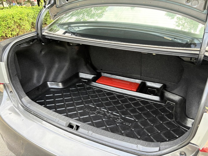 售2012 Toyota Altis 1.8E 里程僅跑14萬 全車原鈑件 無重大事故 無泡水