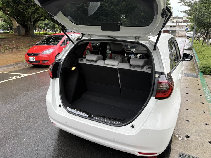 售2024 Honda Fit 油電 里程3.9萬 新車保固中 全原廠保養