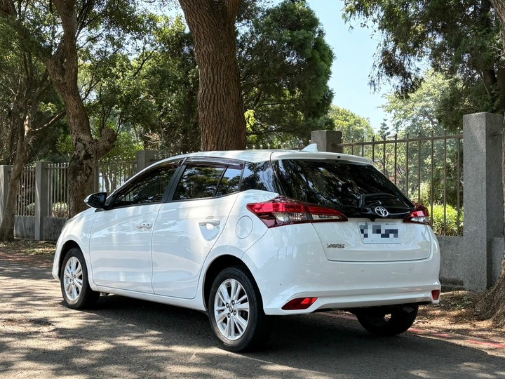 售高規 2019 Toyota yaris 豪華版 里程僅跑9萬 全車原鈑件IKEY摸門 恆溫空調 全車7 氣囊