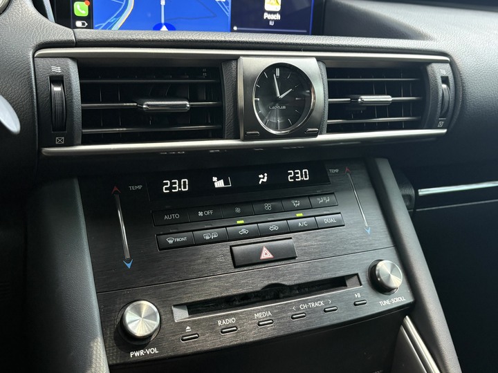 售小改款後 2017 Lexus IS200T 豪華 里程僅跑10萬 全車原鈑件