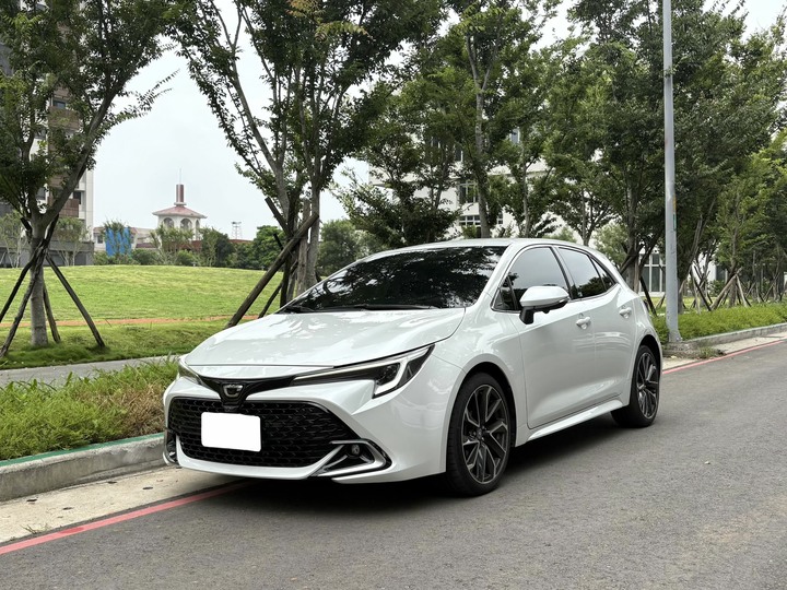 售2023 Toyota Corolla Sport 旗艦 里程僅跑4萬 原廠保養 新車保固中 4條9成新輪胎 僅售6x萬