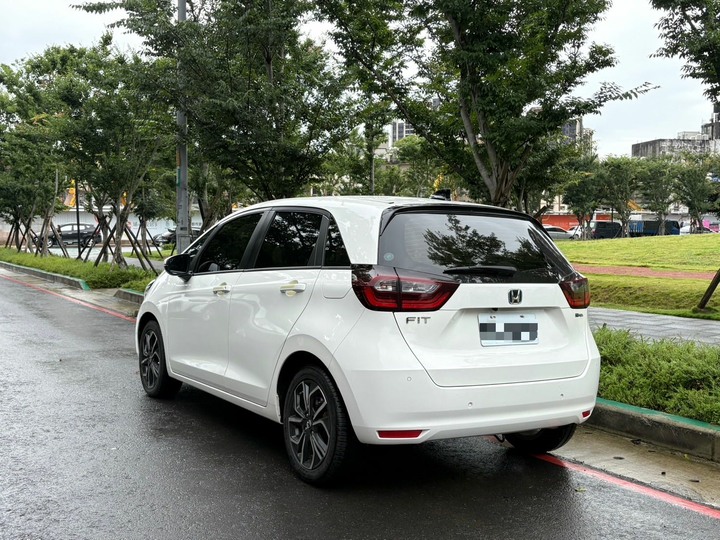 售2024 Honda Fit 油電 里程3.9萬 新車保固中 全原廠保養