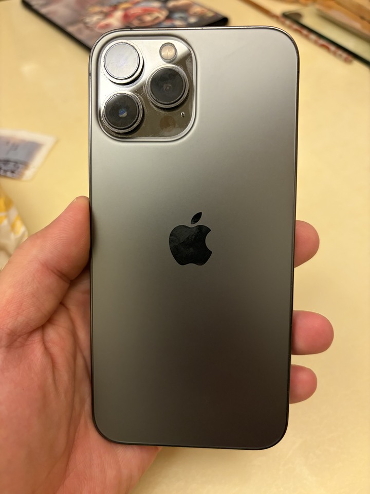 iPhone 13pro max 無盒裝 已過保 9成新