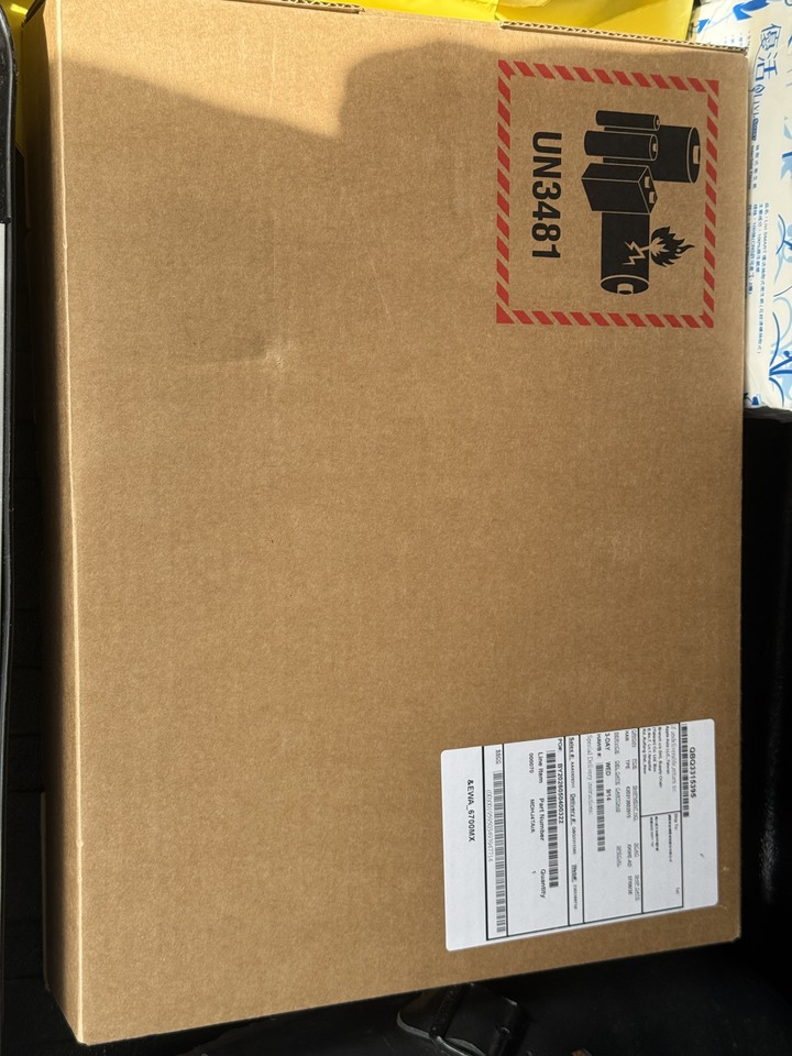 MacBook Air 13 M5 晶片配備 10 核心 CPU、10 核心 GPU、16 核心神經網路引擎 16GB 記憶體 1TB SSD