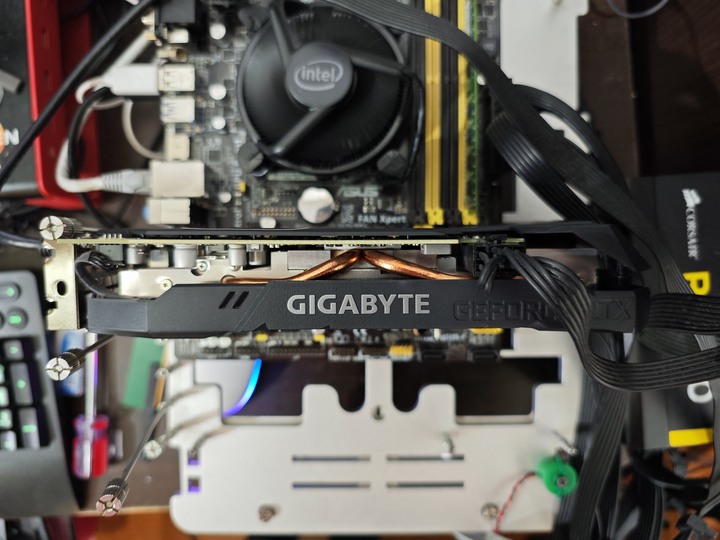 GIGABYTE 2060 O6G 雙風扇。