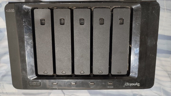 Synology 1511+