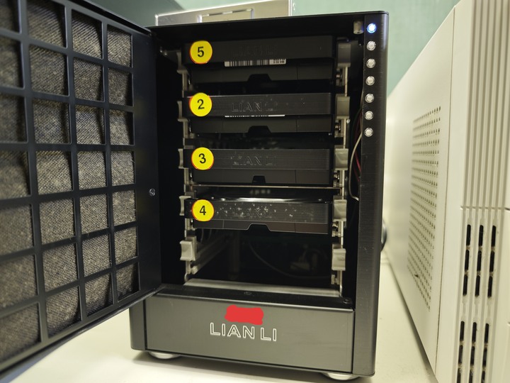 聯力ex-50外接磁碟陣列盒的硬碟抽取支架