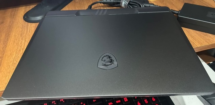 msi微星 Vector 16 HX AI A2XWHG-049TW 16吋 電競筆電