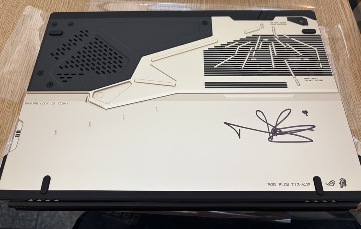 全新限量 ROG Flow Z13-KJP 小島工作室聯名款（含主角 Norman Reedus 親筆簽名)