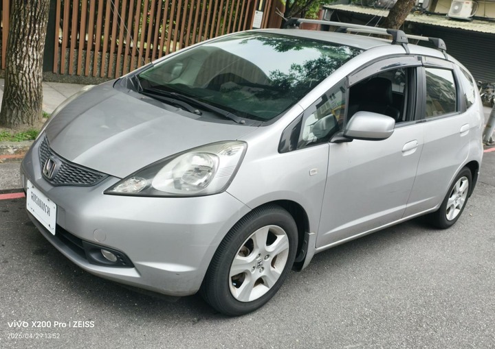 原鈑件只跑6萬 原廠保養 HONDA FIT 1.5 VTi