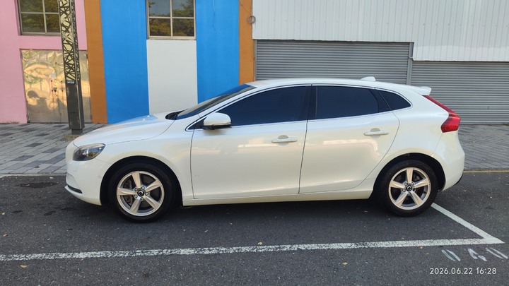 VOLVO V40 T3