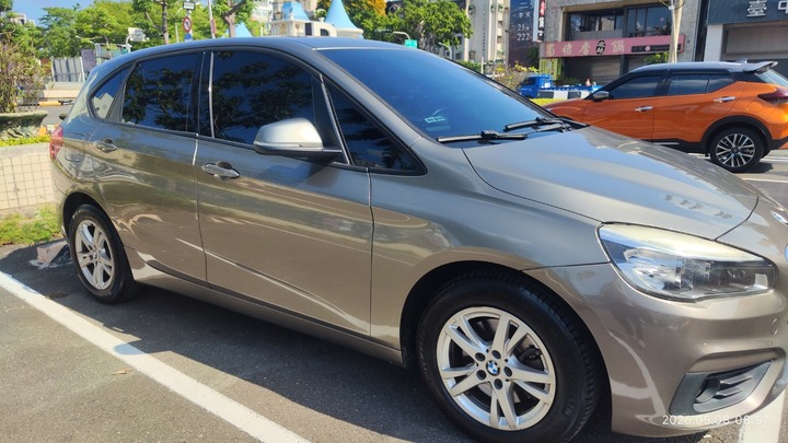 自售BMW 218i