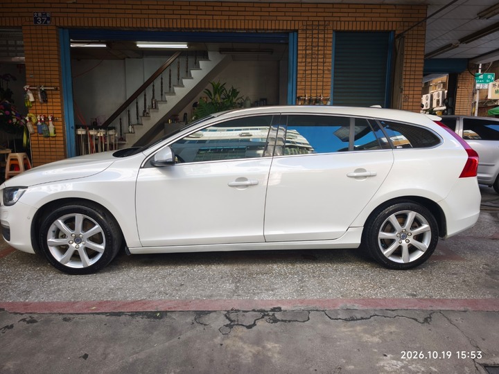 2015年出廠V60 D4旅行車WAGON