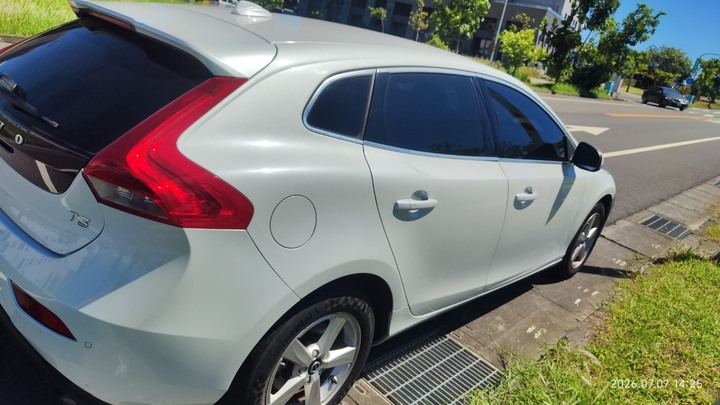 2016 V40 T3五門掀背