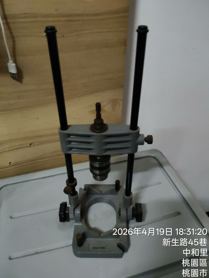 電鑽鑽孔輔助架