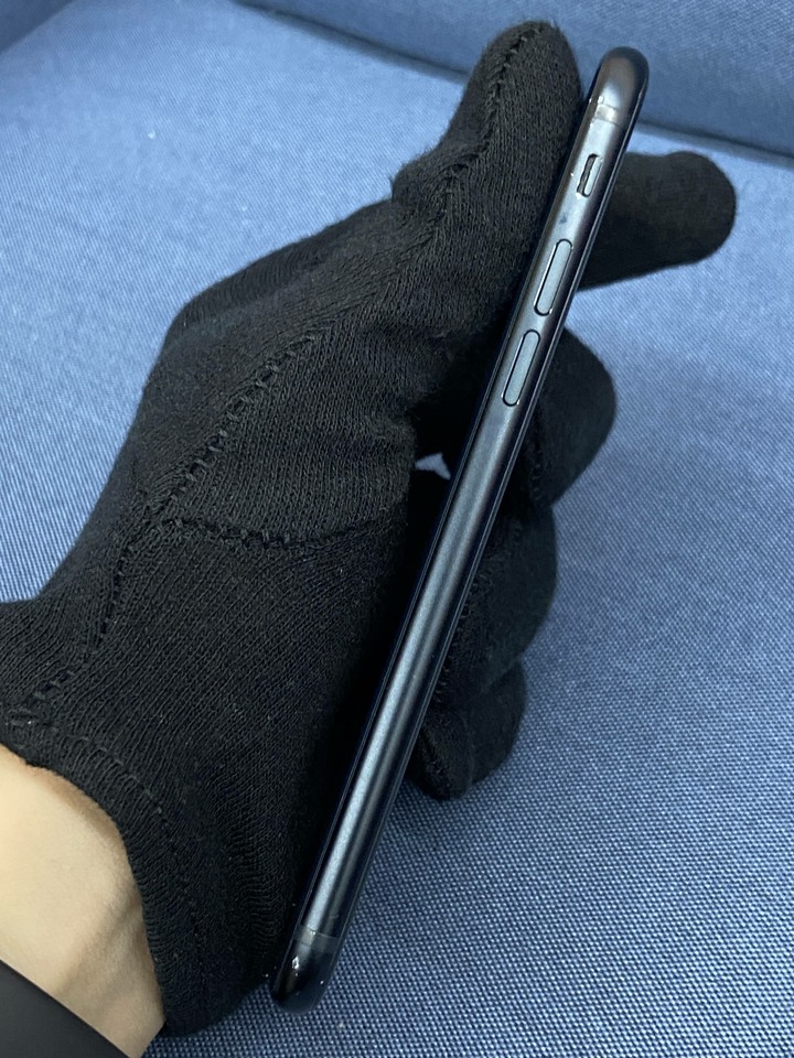 螢幕明顯刮傷Apple IPhone SE3 64G SE 3 二手蘋果5G手機 348270