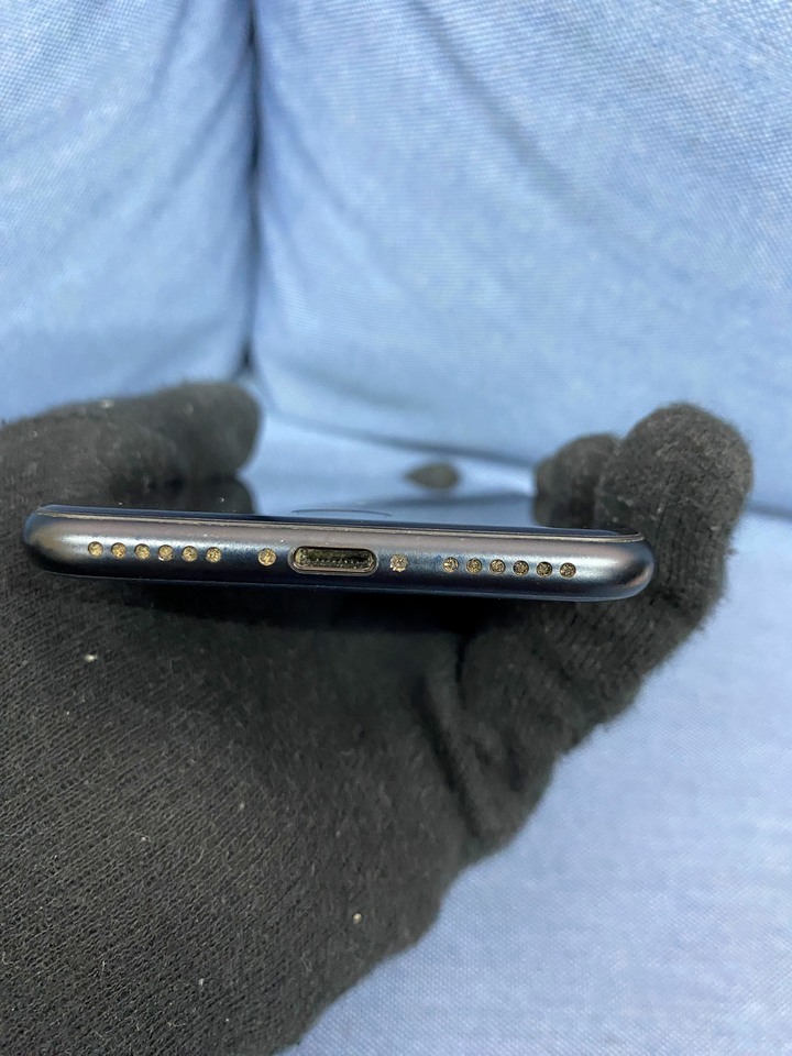 Apple IPhone SE3 64G SE 3 二手蘋果5G手機 黑藍色mrwvw