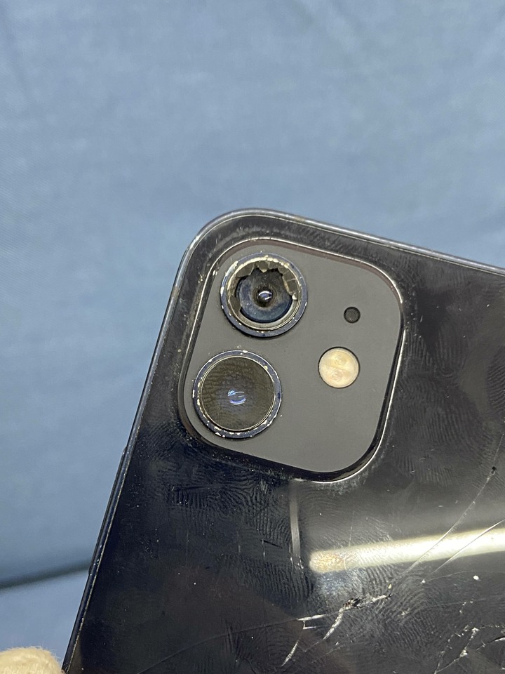 (背蓋大破裂) Apple IPhone 12 128G 二手蘋果手機 5G手機 IPhone12 黑藍色