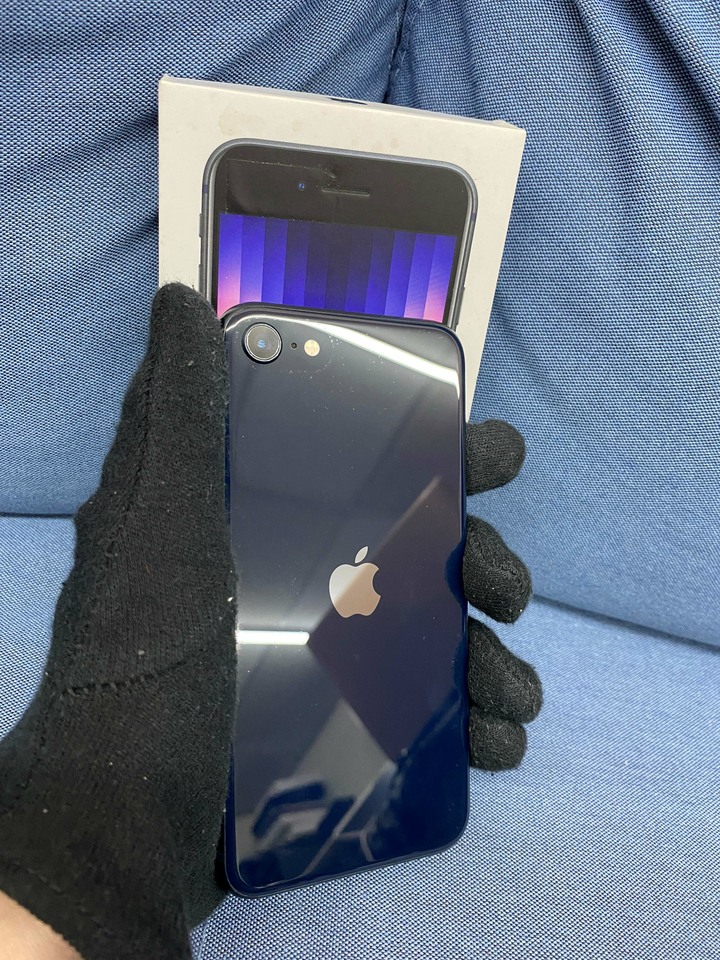 Apple IPhone SE3 64G SE 3 二手蘋果5G手機 黑藍色mrwvw