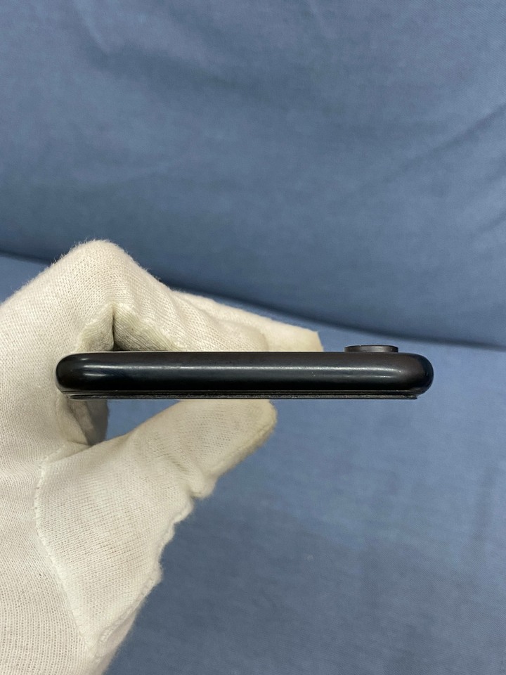 螢幕上方顯示有黑線 Apple IPhone XR 128G蘋果手機 二手 4G手機 6.1吋 黑色