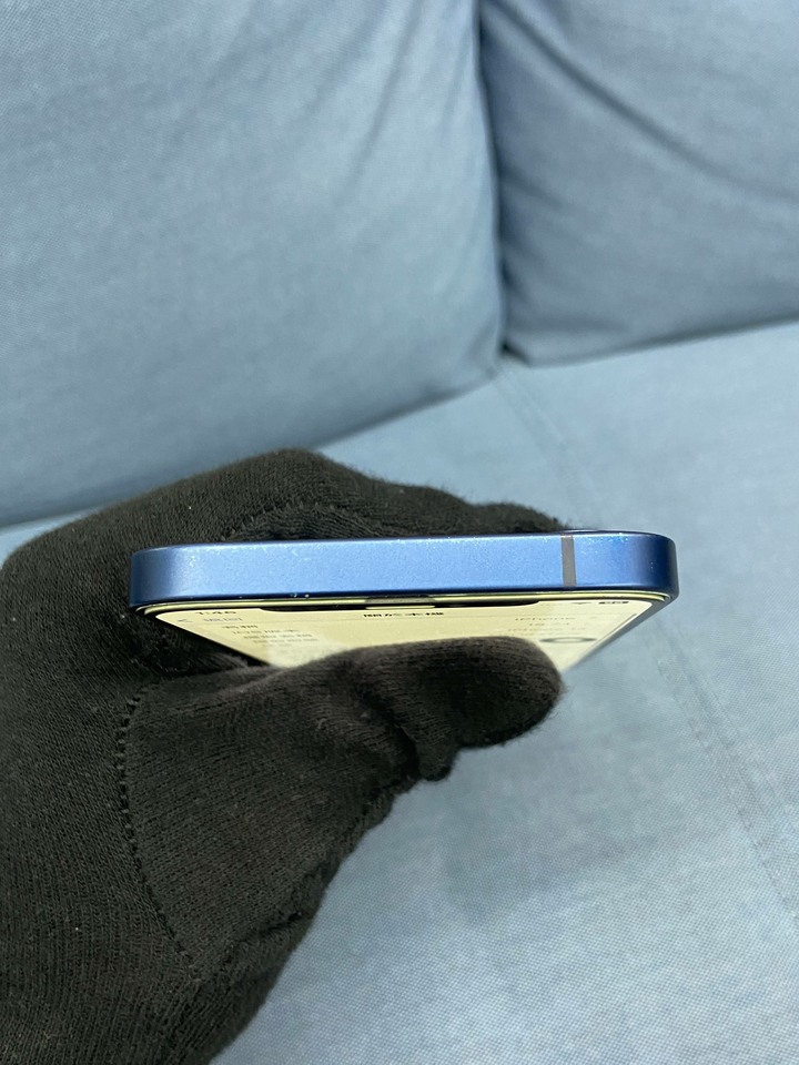 Apple IPhone 12 64G蘋果手機 二手6.1吋手機 藍色 IPhone12 聽筒網破洞 但聽筒功能正常