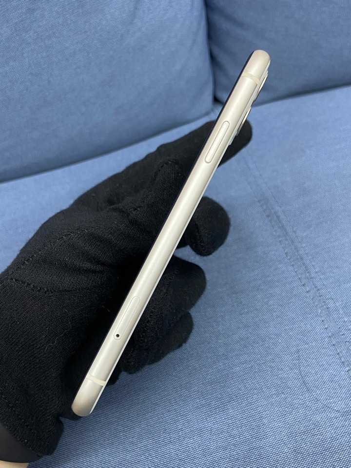 (螢幕有刮傷) Apple IPhone 11 128G 二手白色蘋果手機 6.1吋 IPhone11