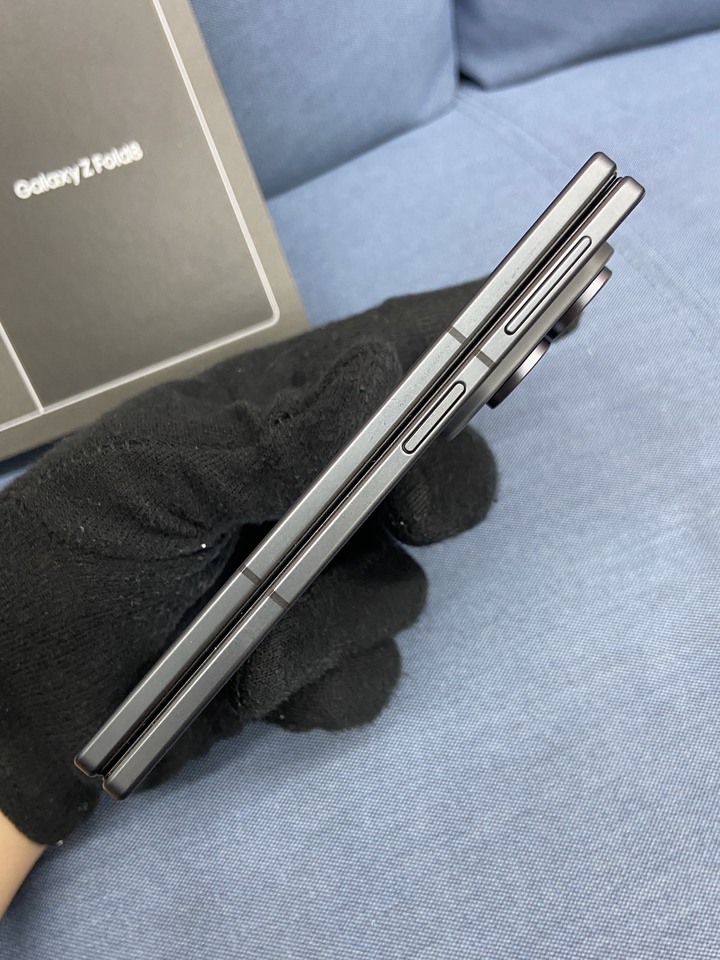 剛買保固長 Samsung Z Fold 8 512G大摺 二手三星摺疊手機 八代黑色手機 Fold8 Z flip