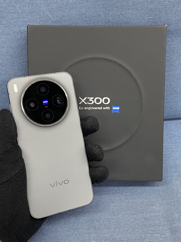 剛買保固長 5G Vivo X300 12G/256G 5G攝影手機 灰色 台灣公司貨