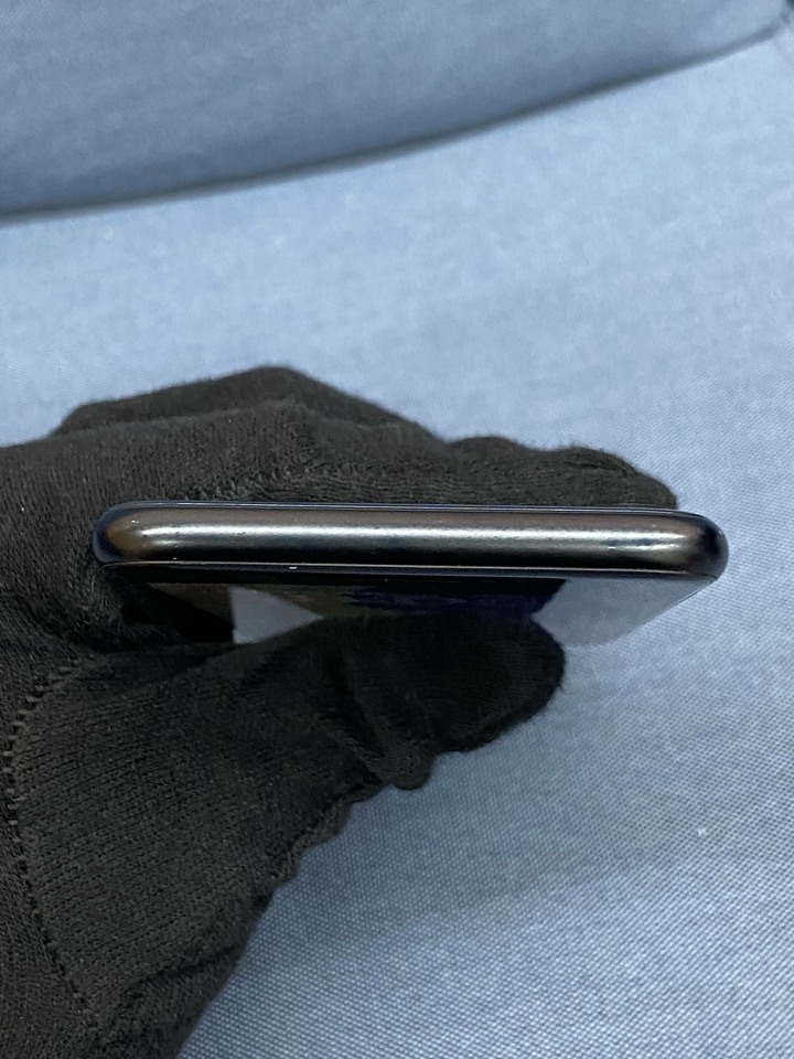 螢幕明顯刮傷Apple IPhone SE3 64G SE 3 二手蘋果5G手機 464931