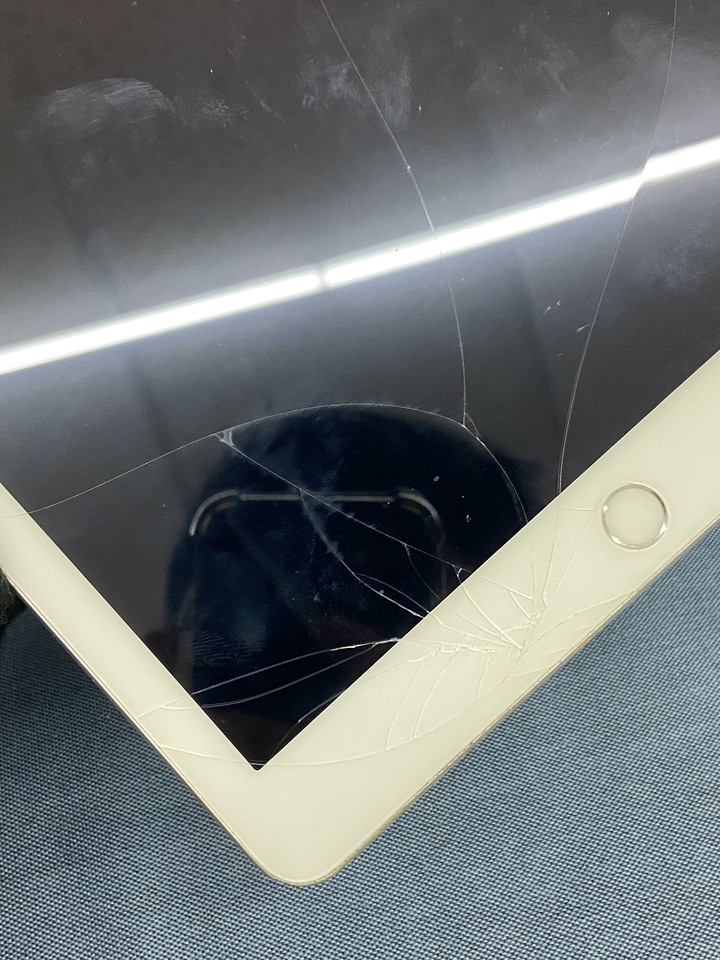 (螢幕有破)Apple IPad 5 128G 二手蘋果平板 9.7吋 大螢幕 iPad5 GCTW4AW WIFI版