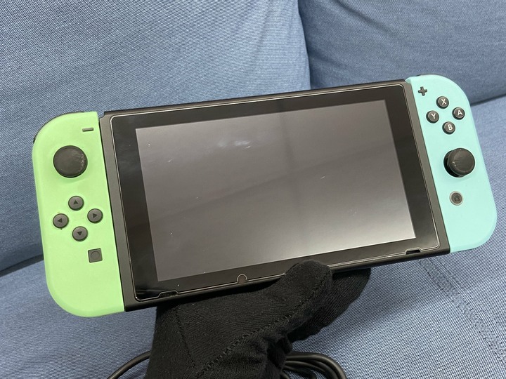 任天堂 Nintendo Switch 一代 台灣公司貨 配件只有充電器
