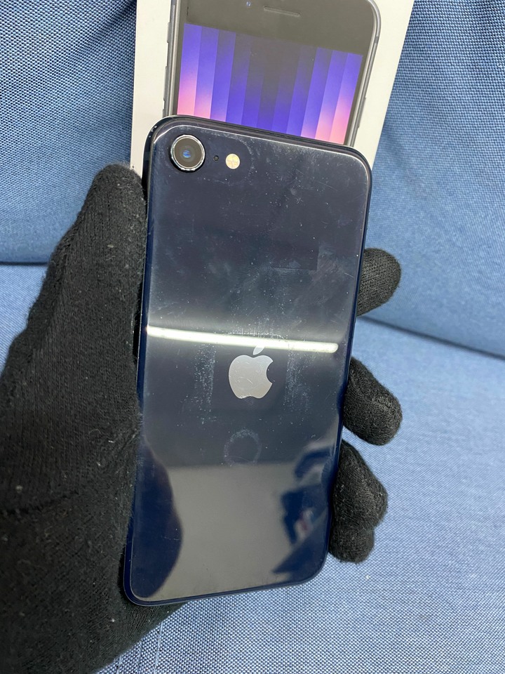(螢幕破裂) Apple IPhone SE3 64G SE 3 二手蘋果5G手機 黑藍色FC4VF