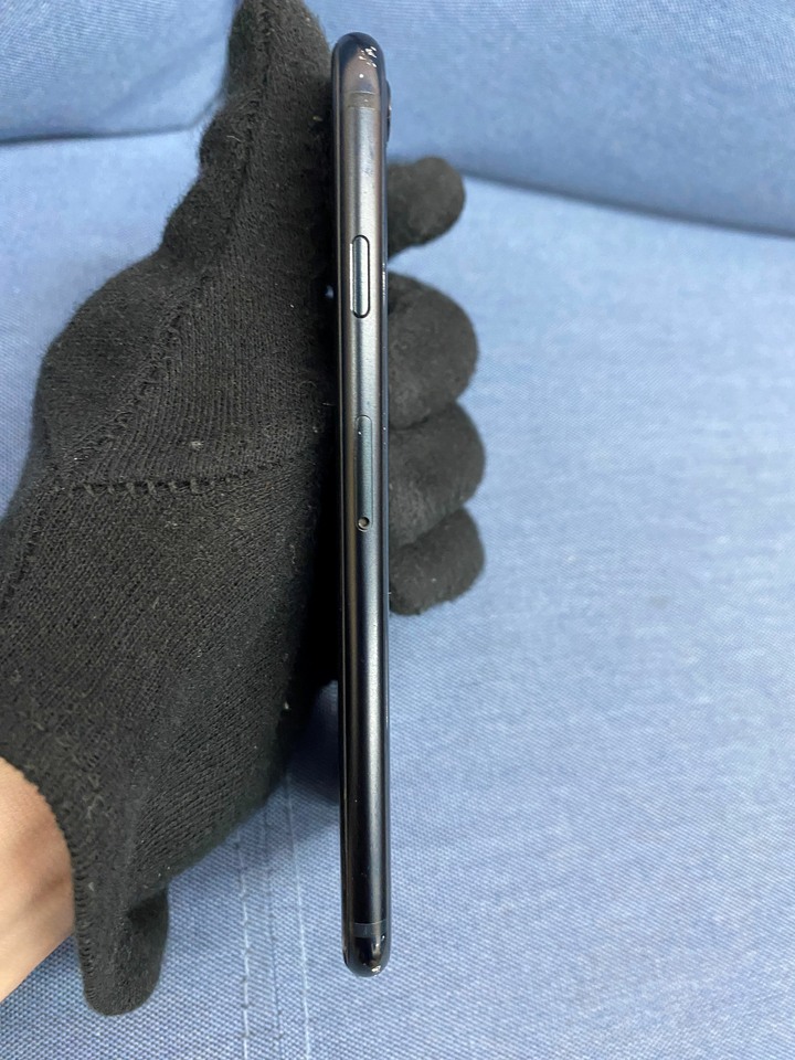 (螢幕破裂) Apple IPhone SE3 64G SE 3 二手蘋果5G手機 黑藍色FC4VF