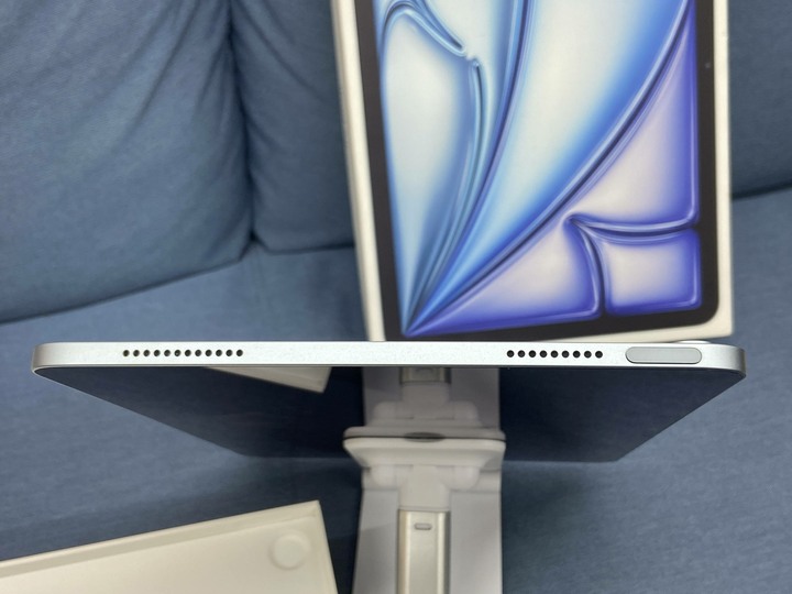 (螢幕刮傷保固內)Apple IPad Air 7 11吋 M3 128G 蘋果平板 2025 藍色 WIFI版