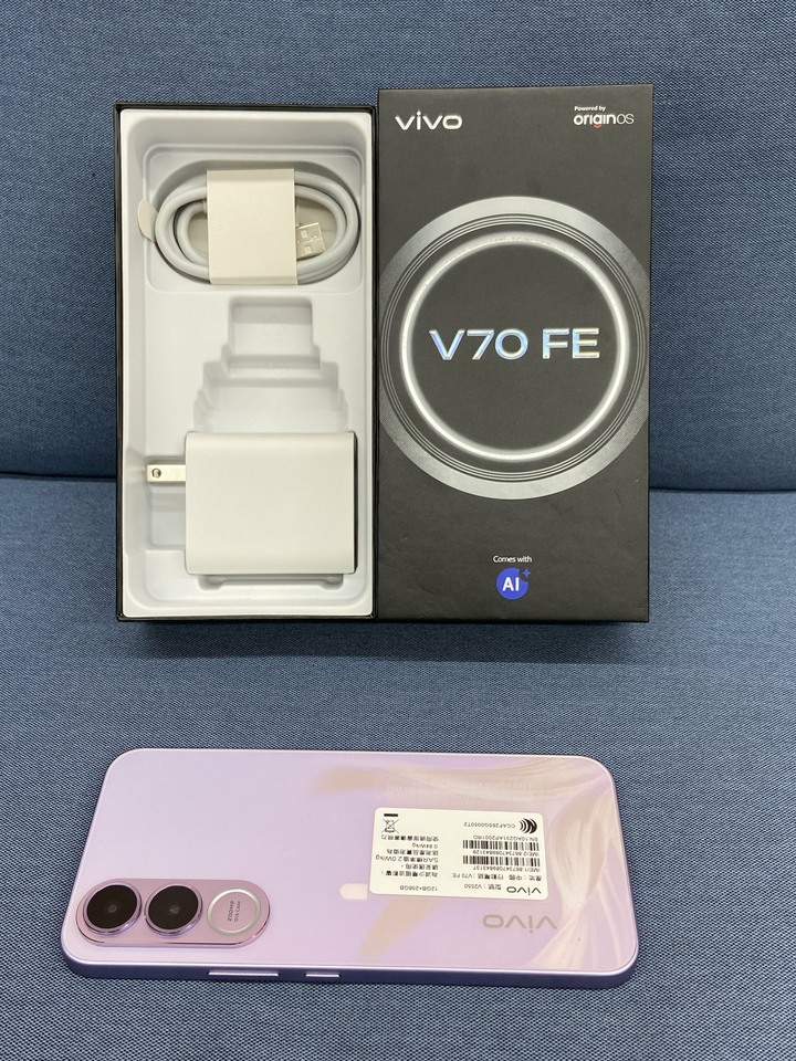 剛買保固長 5G Vivo V70 fe 12G/256G 5G攝影手機 紫色台灣公司貨