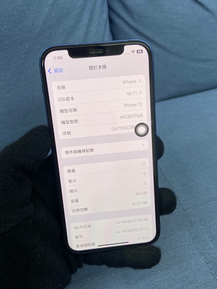 Apple IPhone 12 64G蘋果手機 二手6.1吋手機 藍色 IPhone12 聽筒網破洞 但聽筒功能正常