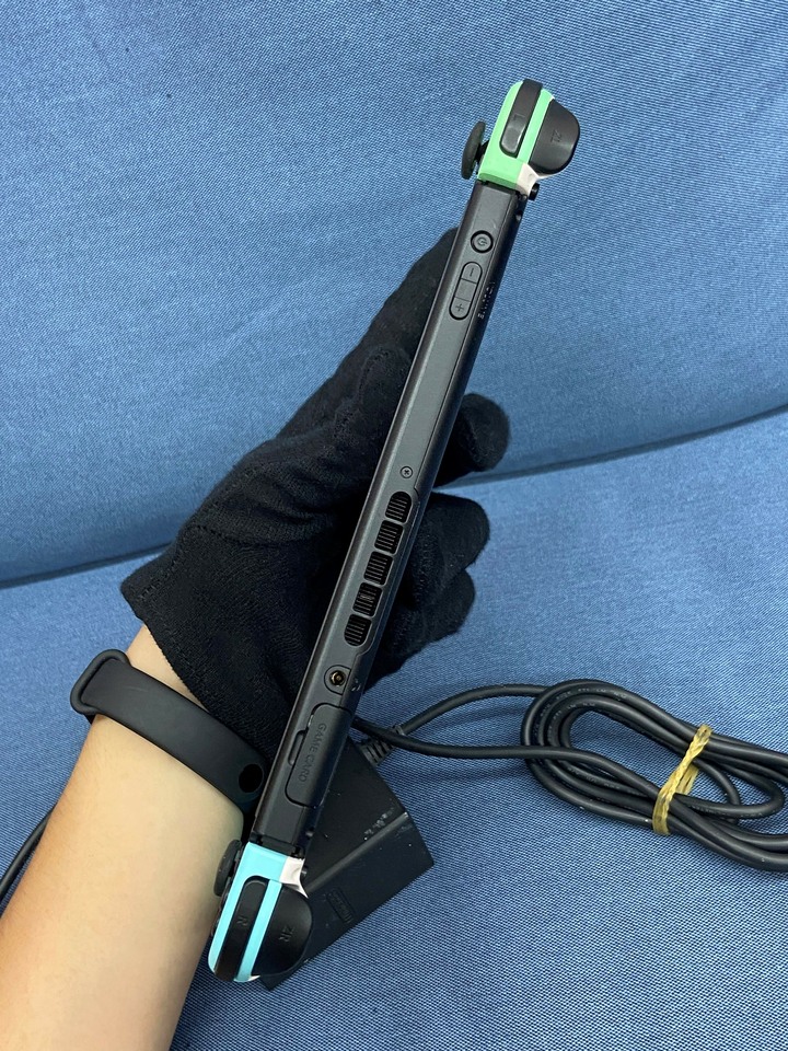 任天堂 Nintendo Switch 一代 台灣公司貨 配件只有充電器