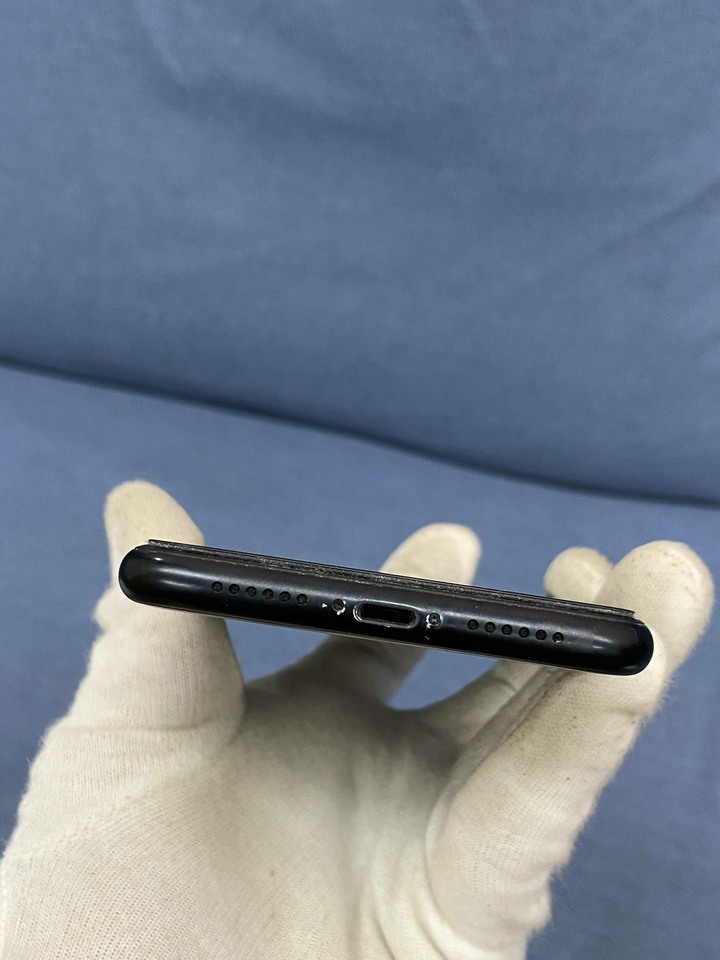 螢幕上方顯示有黑線 Apple IPhone XR 128G蘋果手機 二手 4G手機 6.1吋 黑色