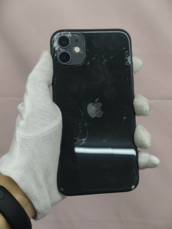 背蓋裂痕螢幕黑線 Apple IPhone 11 128G 蘋果手機 二手手機 黑色 iPhone11