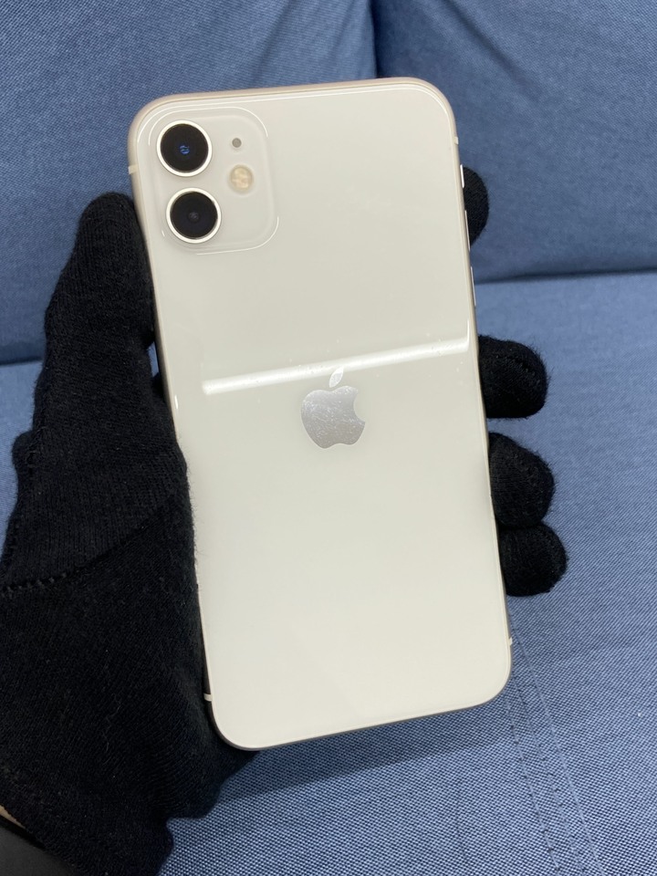 (螢幕有刮傷) Apple IPhone 11 128G 二手白色蘋果手機 6.1吋 IPhone11