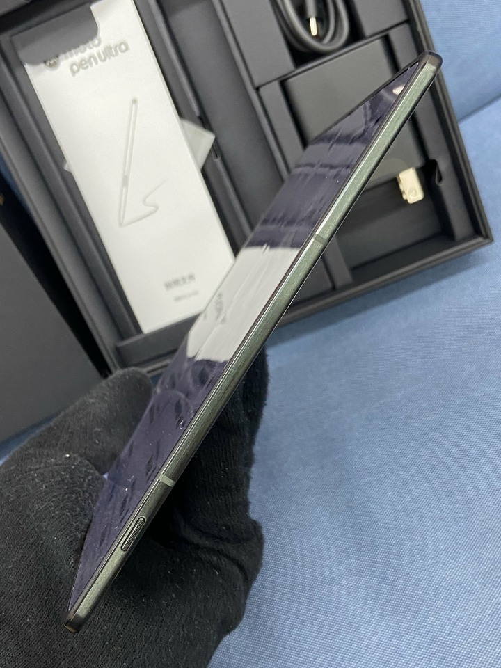 剛買含筆保固超長Motorola Razr Fold 尊榮旗艦限定版 二手大摺疊摩托蘿拉手機