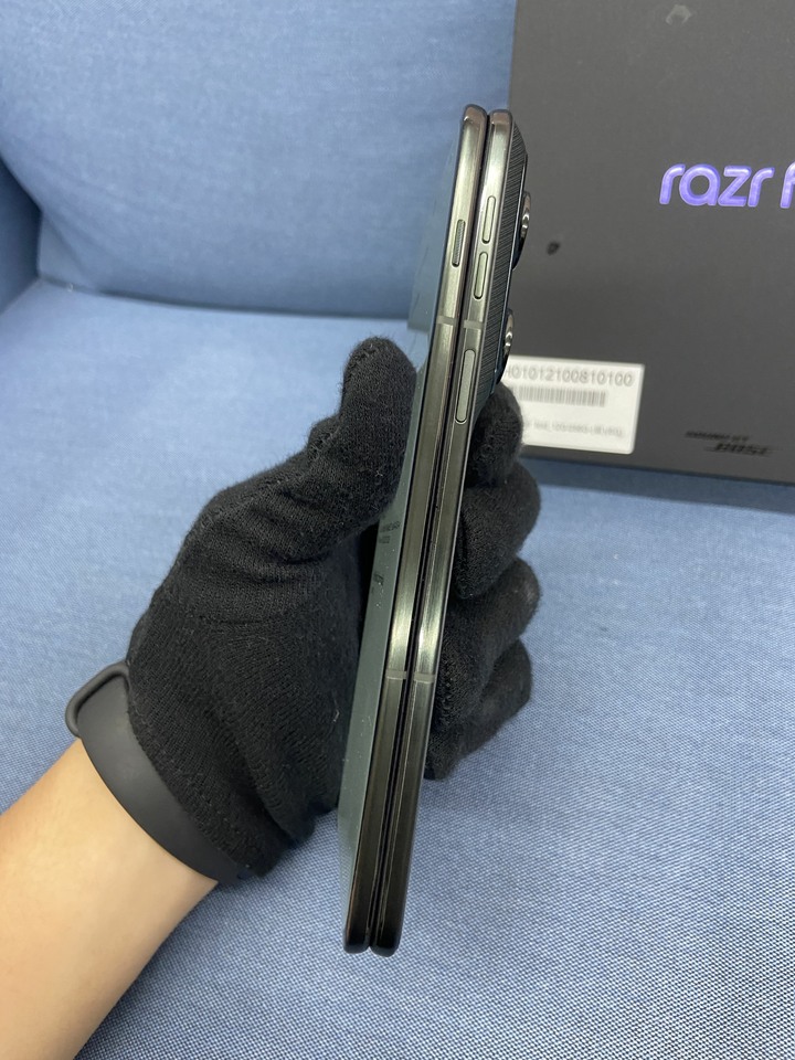 剛買保固超長 Motorola Razr Fold 12G/256G-(黑)(5G) 二手大摺疊摩托蘿拉手機