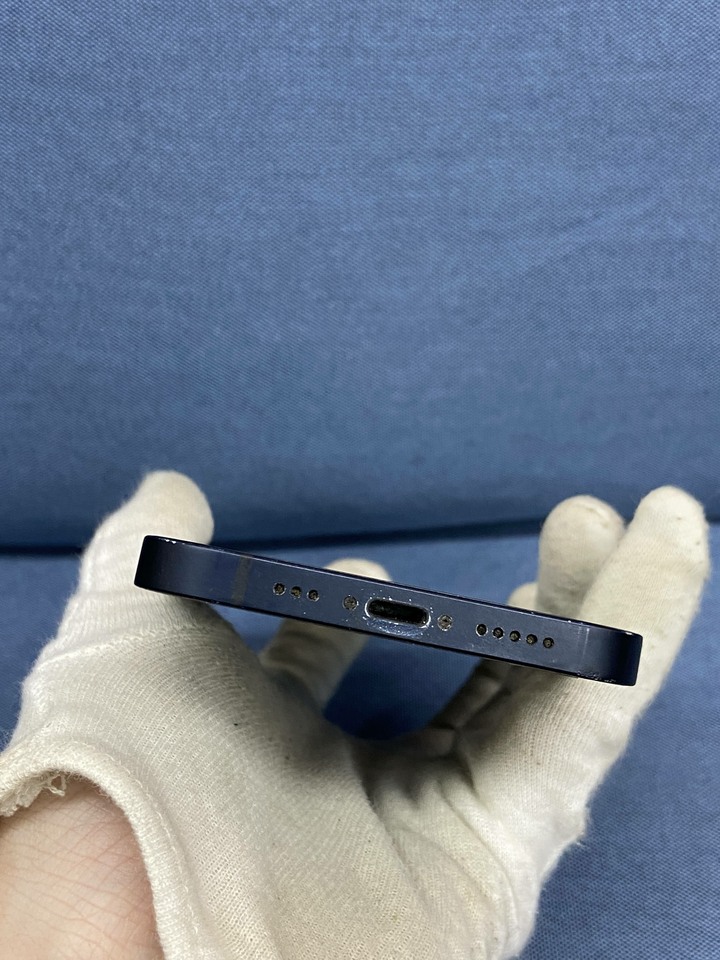 (背蓋大破裂) Apple IPhone 12 128G 二手蘋果手機 5G手機 IPhone12 黑藍色