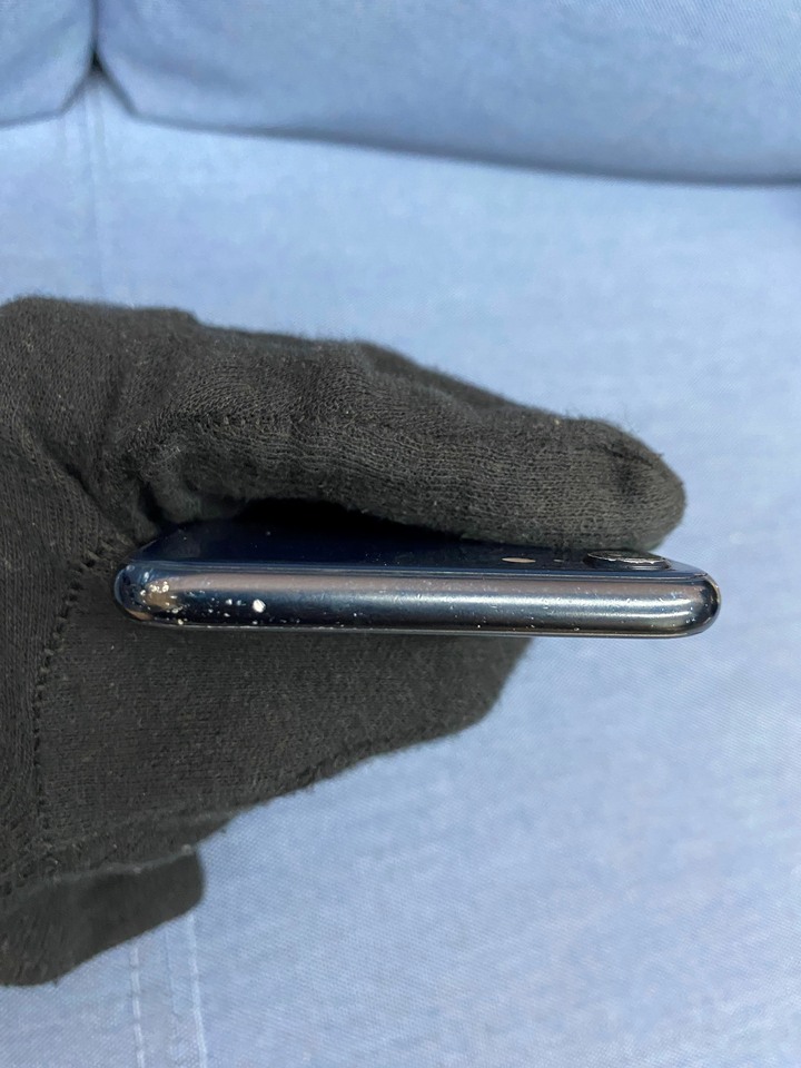 (螢幕破裂) Apple IPhone SE3 64G SE 3 二手蘋果5G手機 黑藍色FC4VF