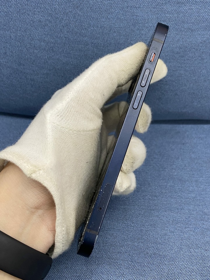 (背蓋大破裂) Apple IPhone 12 128G 二手蘋果手機 5G手機 IPhone12 黑藍色